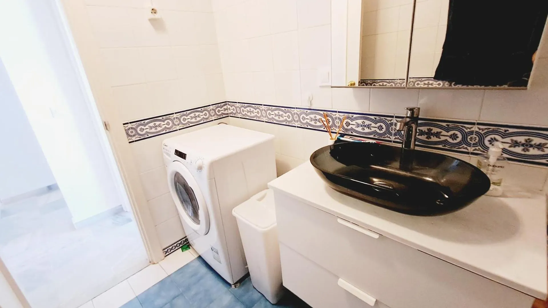 Stylish Apartment Just Steps From The Beach Benalmádena 0*,  Spanyolország